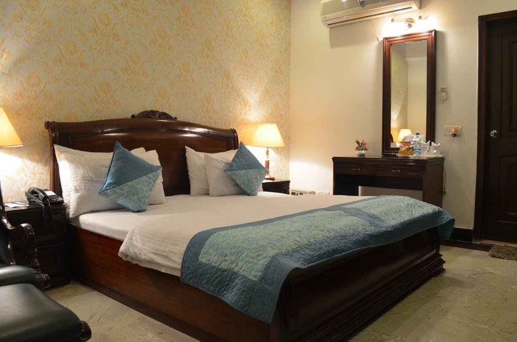 Hotel Emperor Palms New Delhi Eksteriør billede