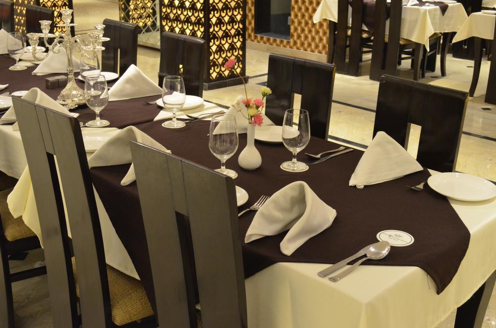 Hotel Emperor Palms New Delhi Eksteriør billede