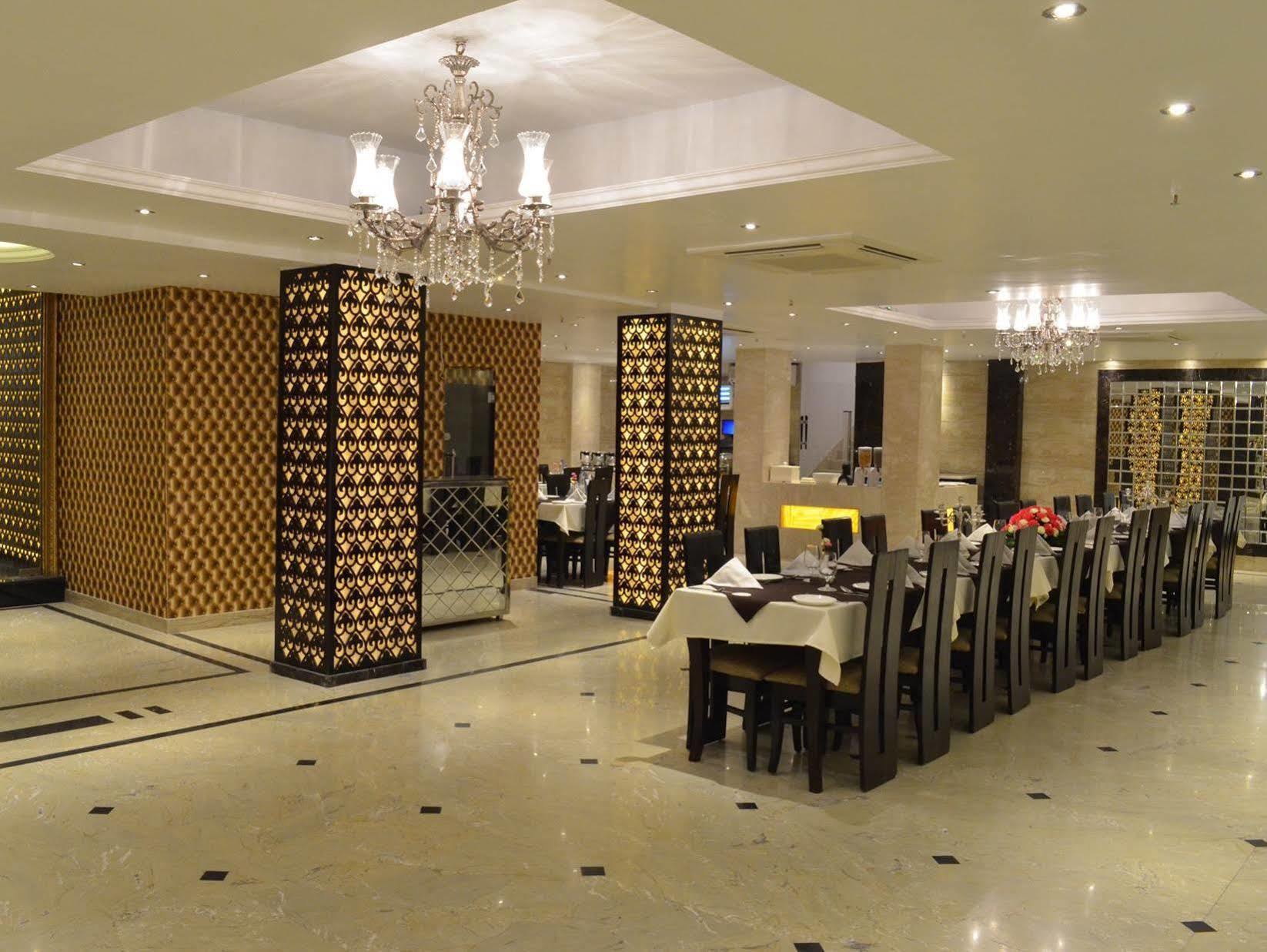 Hotel Emperor Palms New Delhi Eksteriør billede