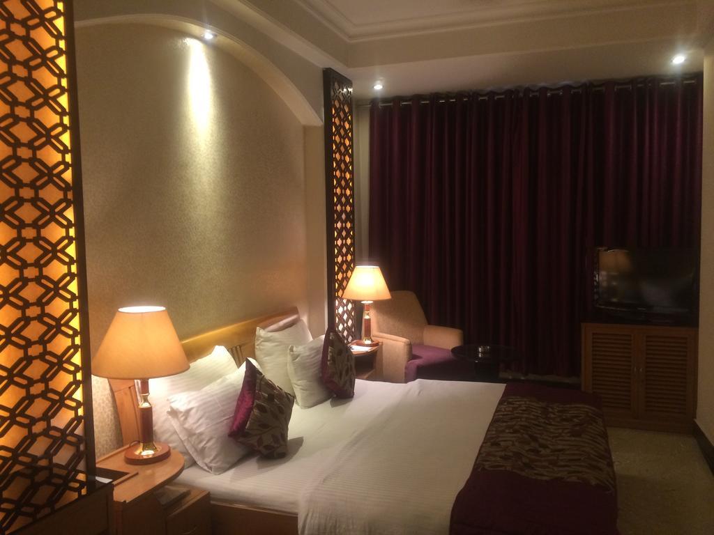 Hotel Emperor Palms New Delhi Værelse billede