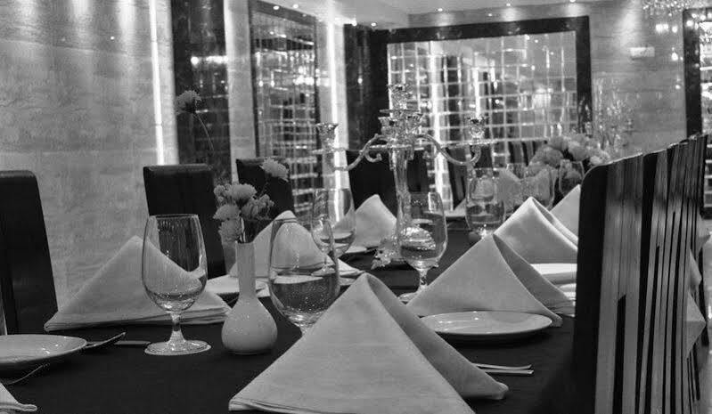 Hotel Emperor Palms New Delhi Eksteriør billede